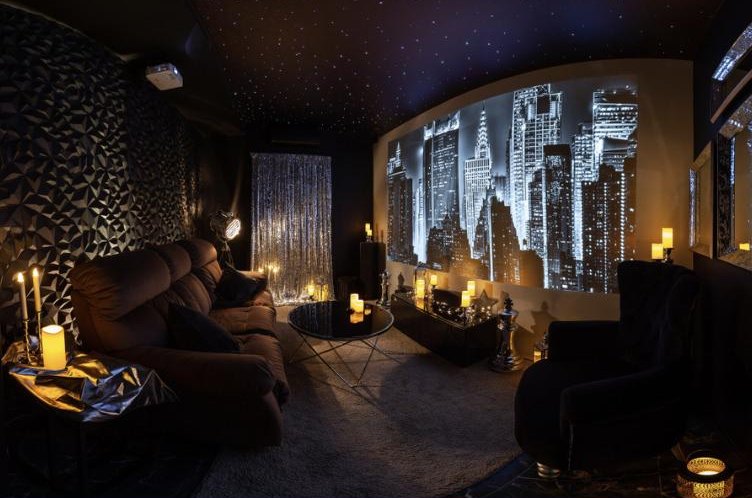 New York — private cinema room